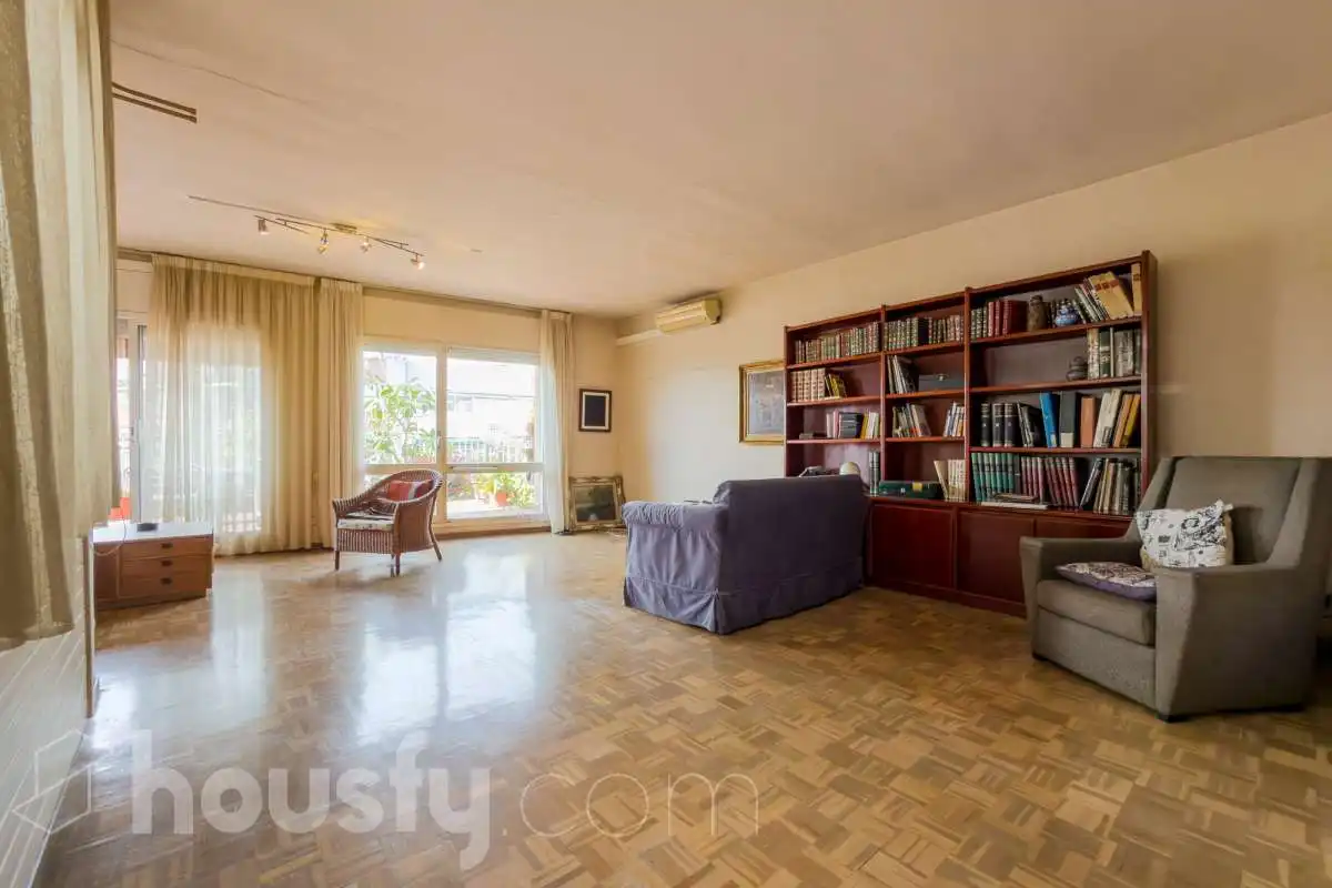 Penthouse with terrace for sale in CL DOS DE MAIG .