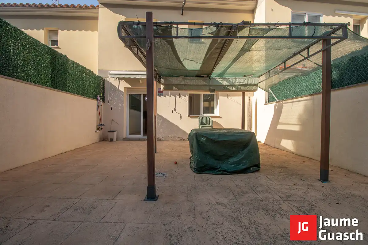 Terrassa de Casa adosada en venda en La Pobla de Montornès   amb Calefacció, Parquet i Traster