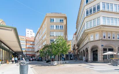 Vista exterior de Pis en venda en A Coruña Capital  amb Parquet, Forn i Rentadora