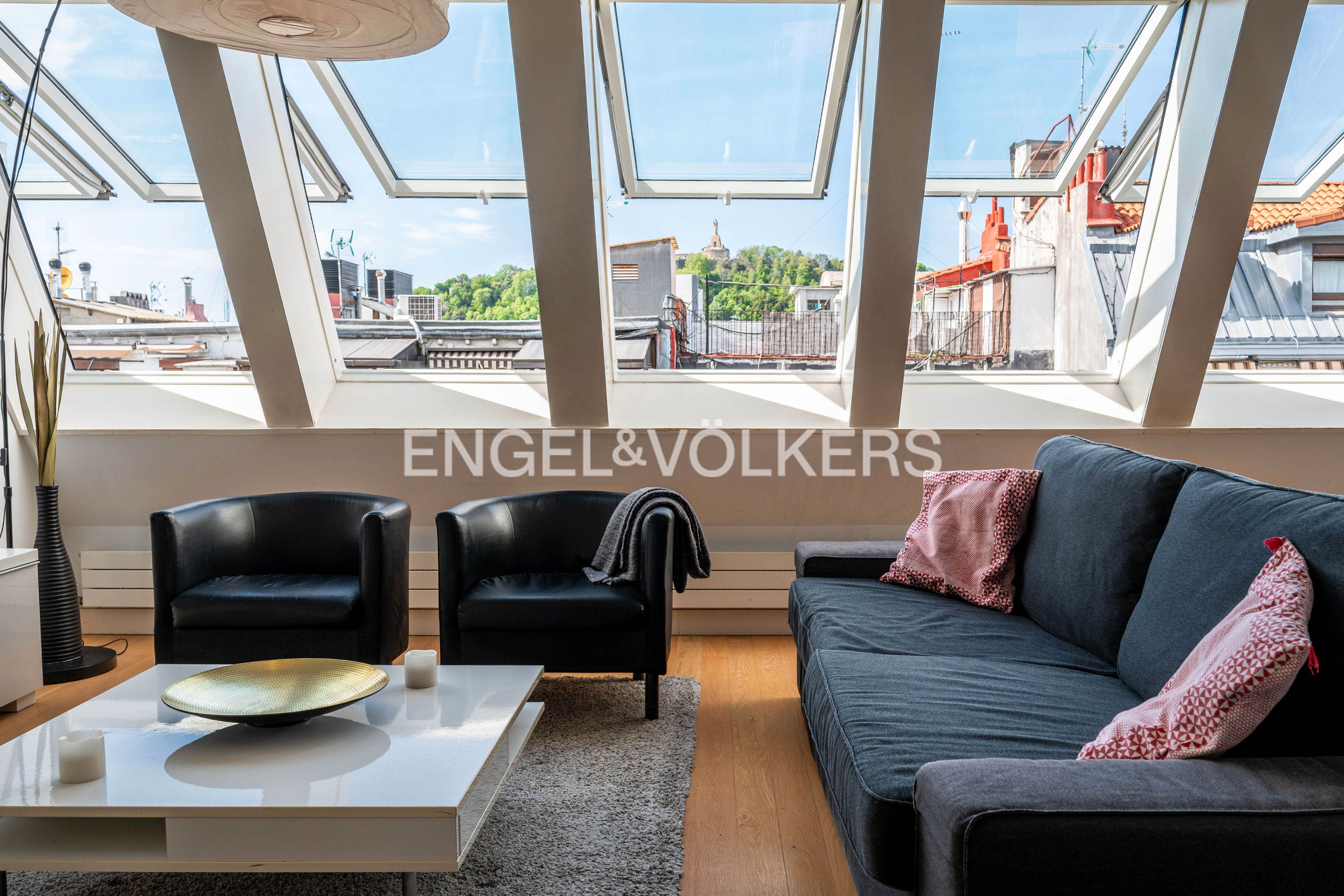 Living room of Attic for sale in Donostia - San Sebastián   with Air Conditioner and Heating