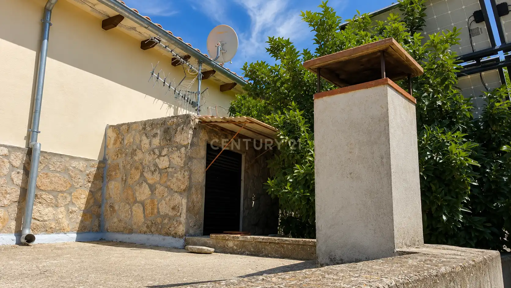 Vista exterior de Casa o xalet en venda en Hervás amb Jardí privat i Balcó