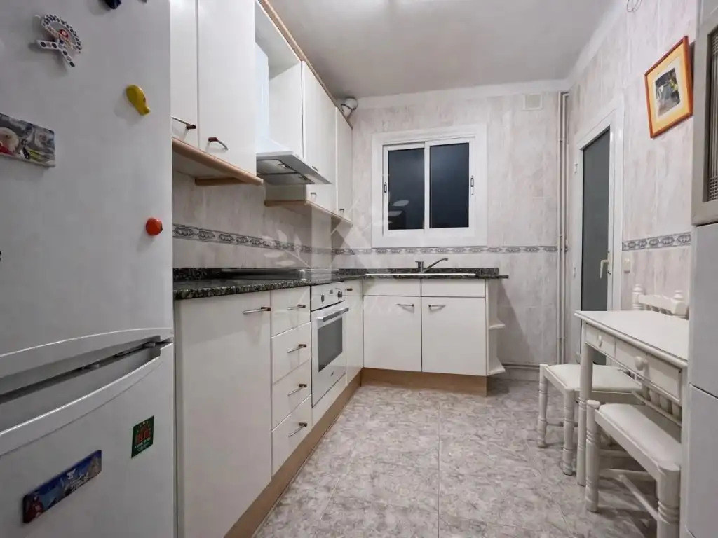 Cocina de Piso en venta en Barcelona con Balcón