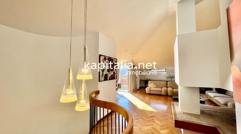 Ático duplex con chimenea y vistas panorámicas