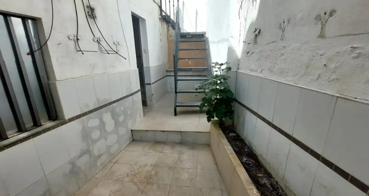 Casa adosada en venta en Baena con Terraza