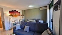 Sala d'estar de Casa adosada en venda en Mont-roig del Camp amb Aire condicionat, Terrassa i Balcó