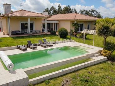Casa con piscina in vendita a Rúa Álvaro Cunqueiro