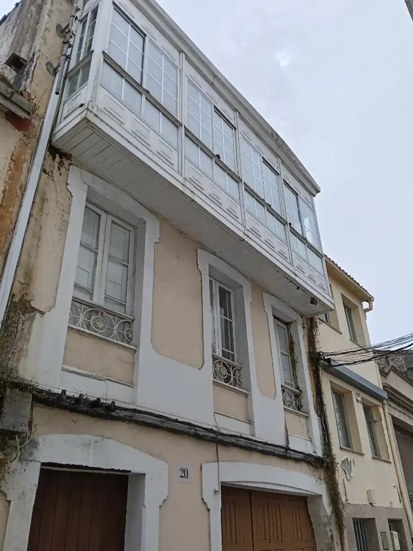 Vista exterior de Casa adosada en venda en Betanzos amb Traster i Balcó