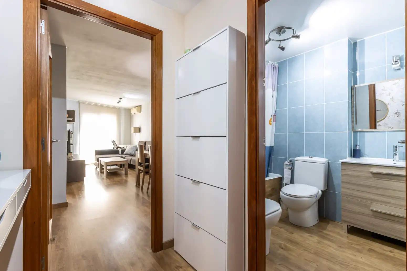 Bathroom of Flat for sale in Terrassa  with Air Conditioner, Heating and Parquet flooring