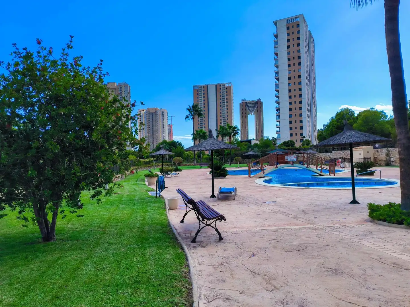Swimming pool of Apartments for sale in Benidorm  with Air Conditioner, Heating and Private garden
