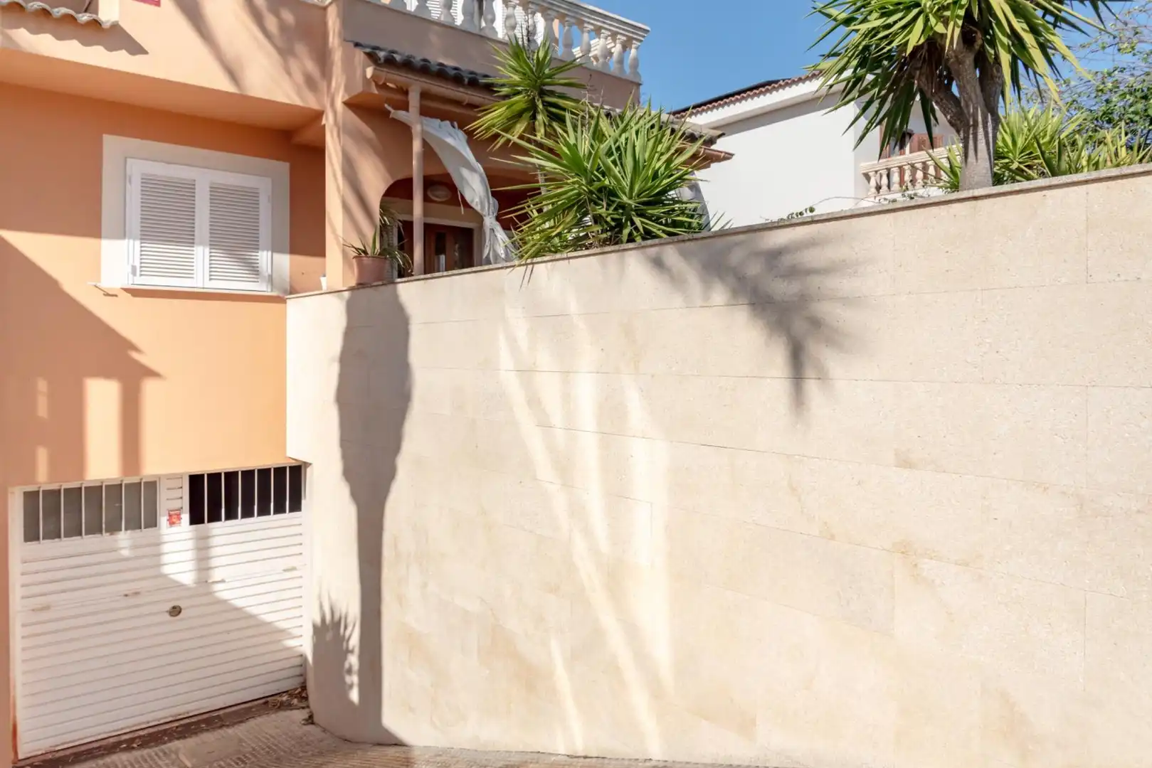 Vista exterior de Casa adosada en venda en Marratxí amb Aire condicionat, Calefacció i Jardí privat