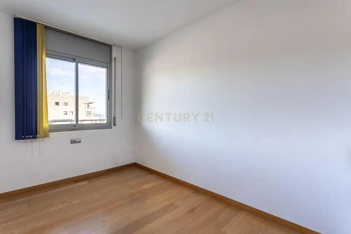 Habitación de Apartamento en venta en Badalona con Jardín privado, Piscina y Balcón