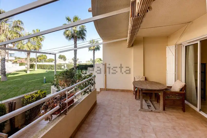 Vista exterior de Planta baja en venta en Orihuela con Aire acondicionado, Calefacción y Jardín privado