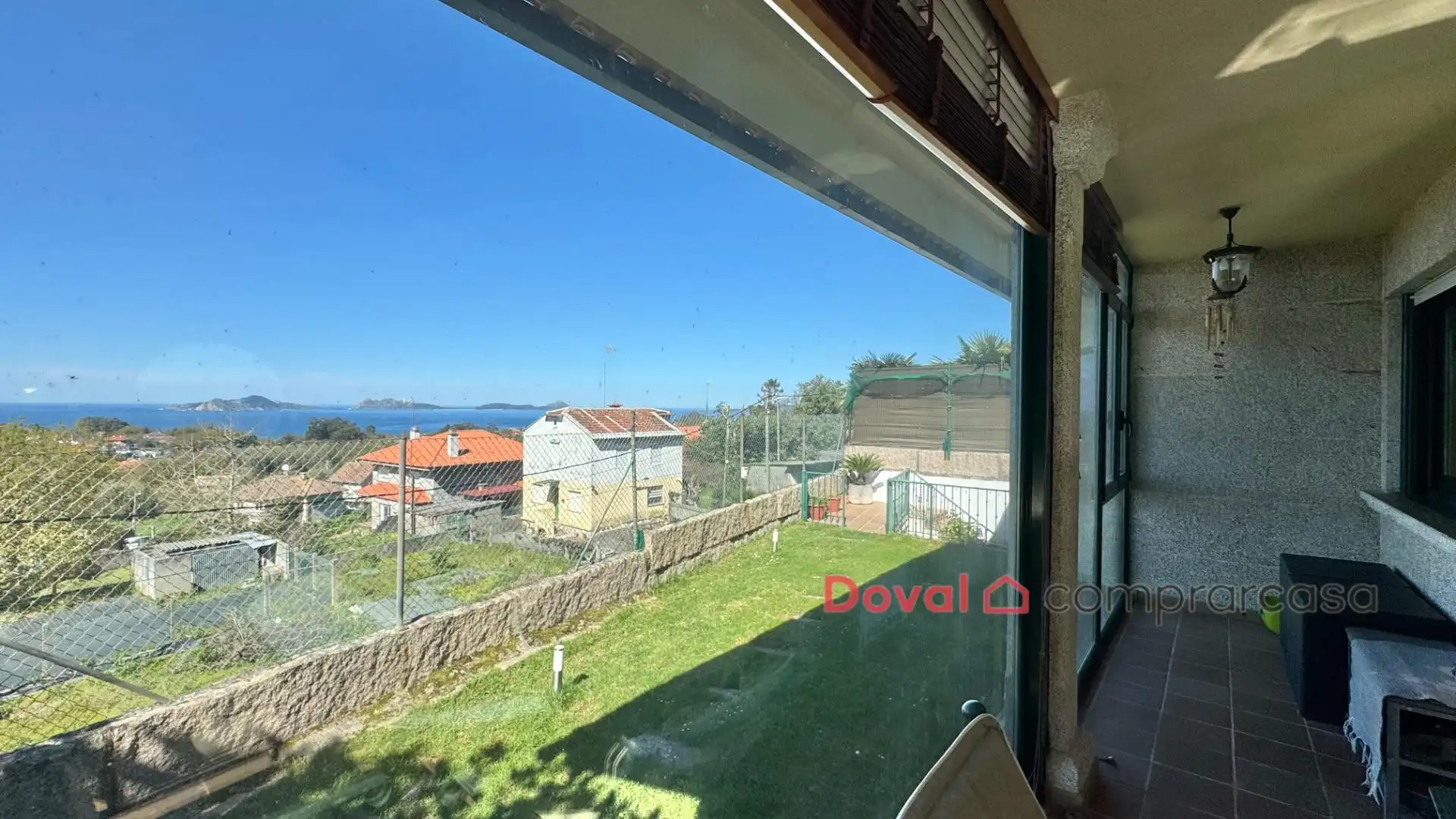 Vista exterior de Casa o xalet en venda en Vigo  amb Aire condicionat, Calefacció i Jardí privat