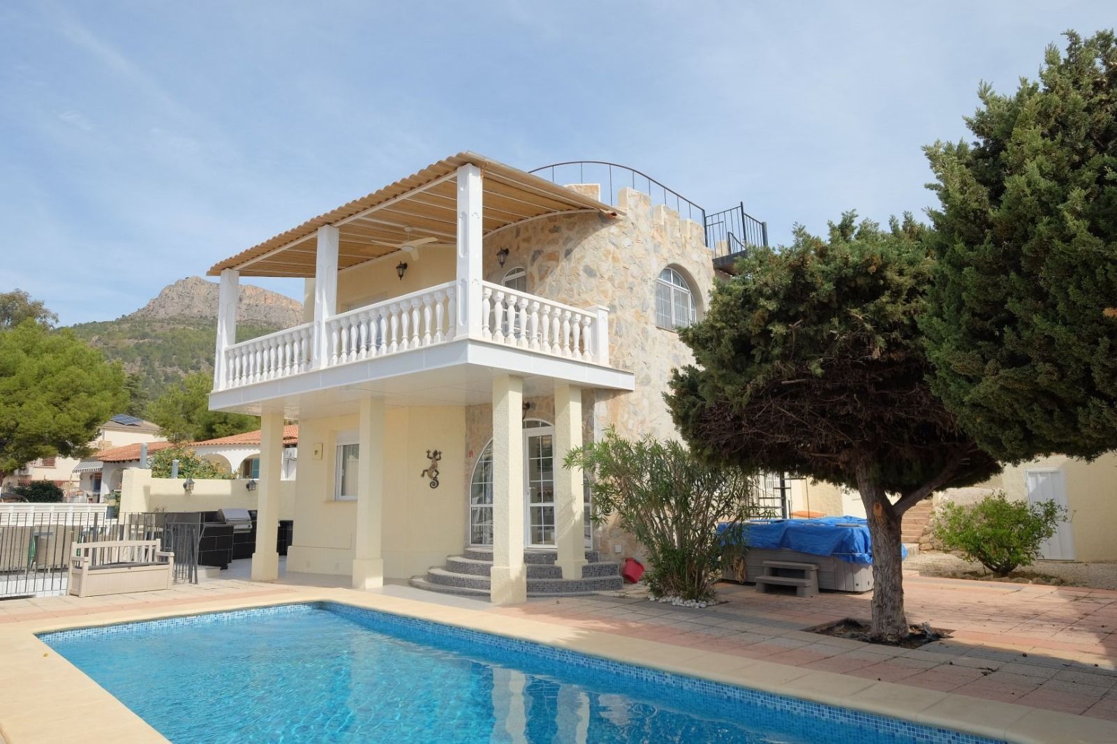 Vista exterior de Casa o xalet en venda en Calpe / Calp amb Jardí privat i Piscina