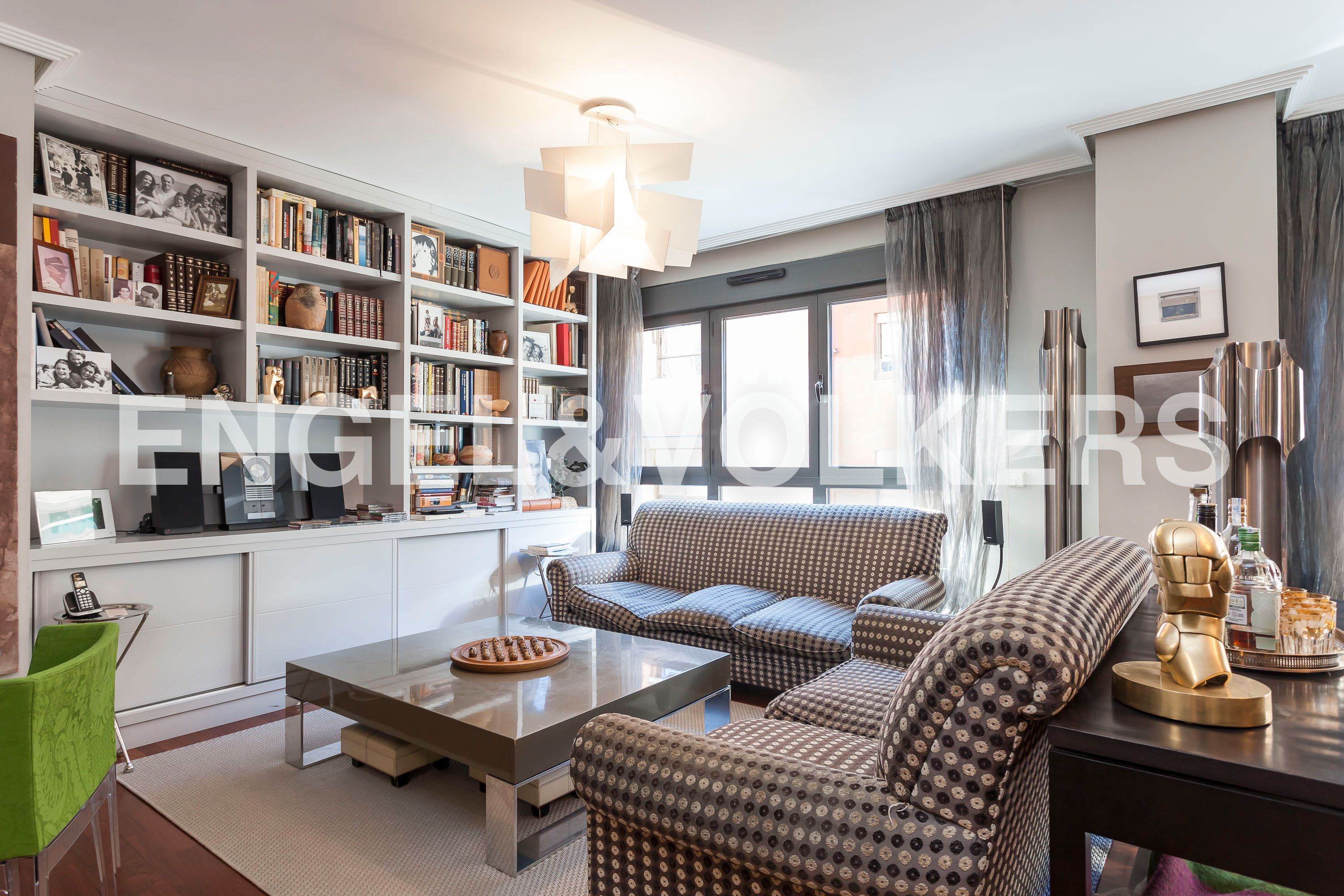 Sala d'estar de Apartament en venda en  Madrid Capital amb Aire condicionat, Calefacció i Parquet