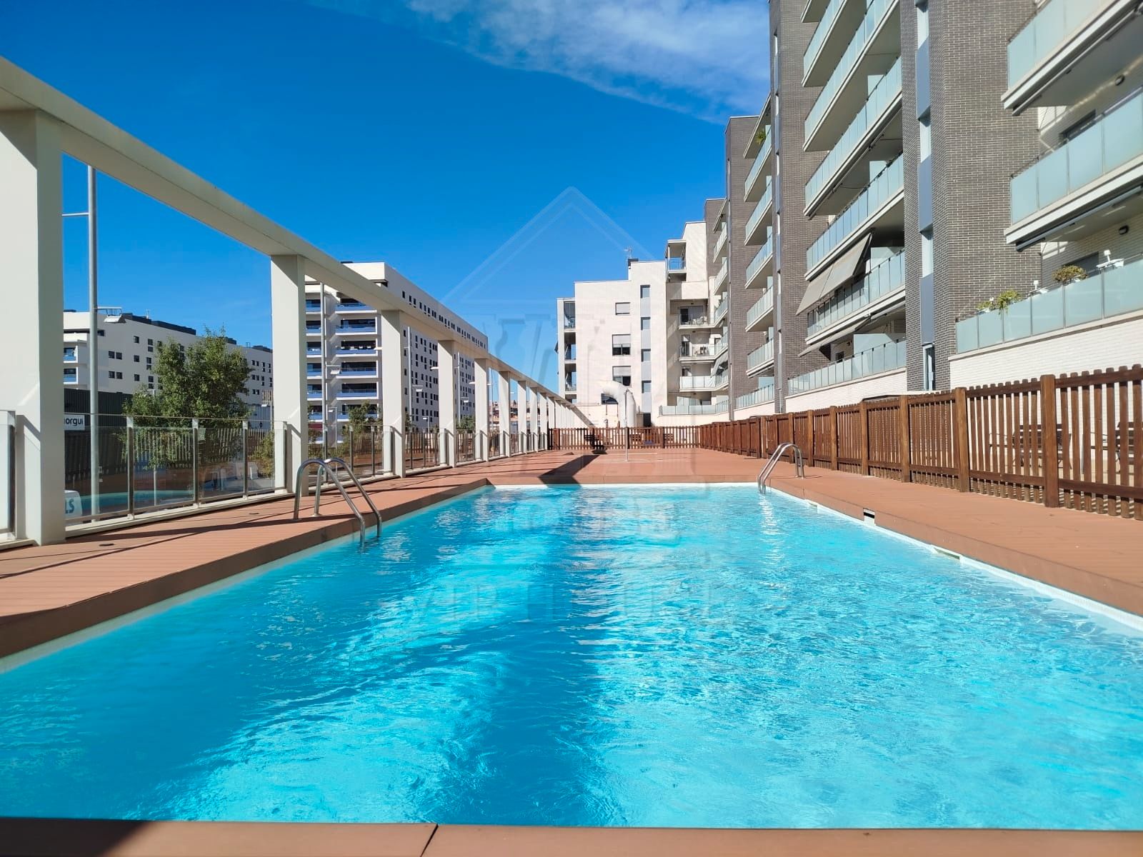 Piscina de Pis en venda en Badalona amb Aire condicionat, Calefacció i Parquet