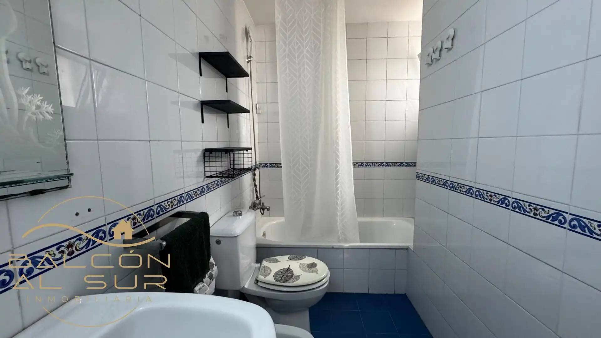 Bathroom of Flat for sale in Rota  with Terrace