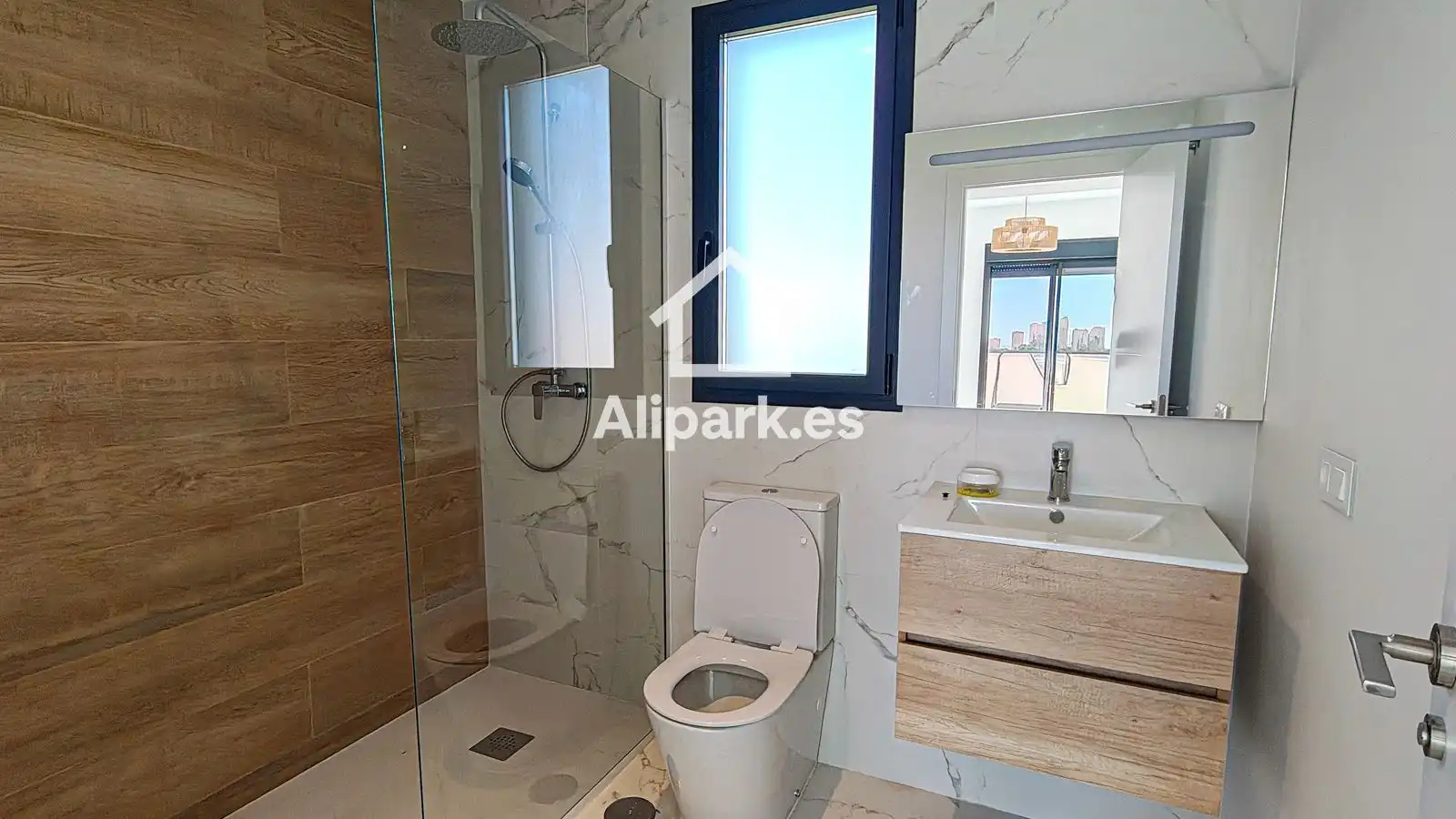 Baño de Piso de alquiler en Sant Joan d'Alacant con Aire acondicionado, Terraza y Trastero