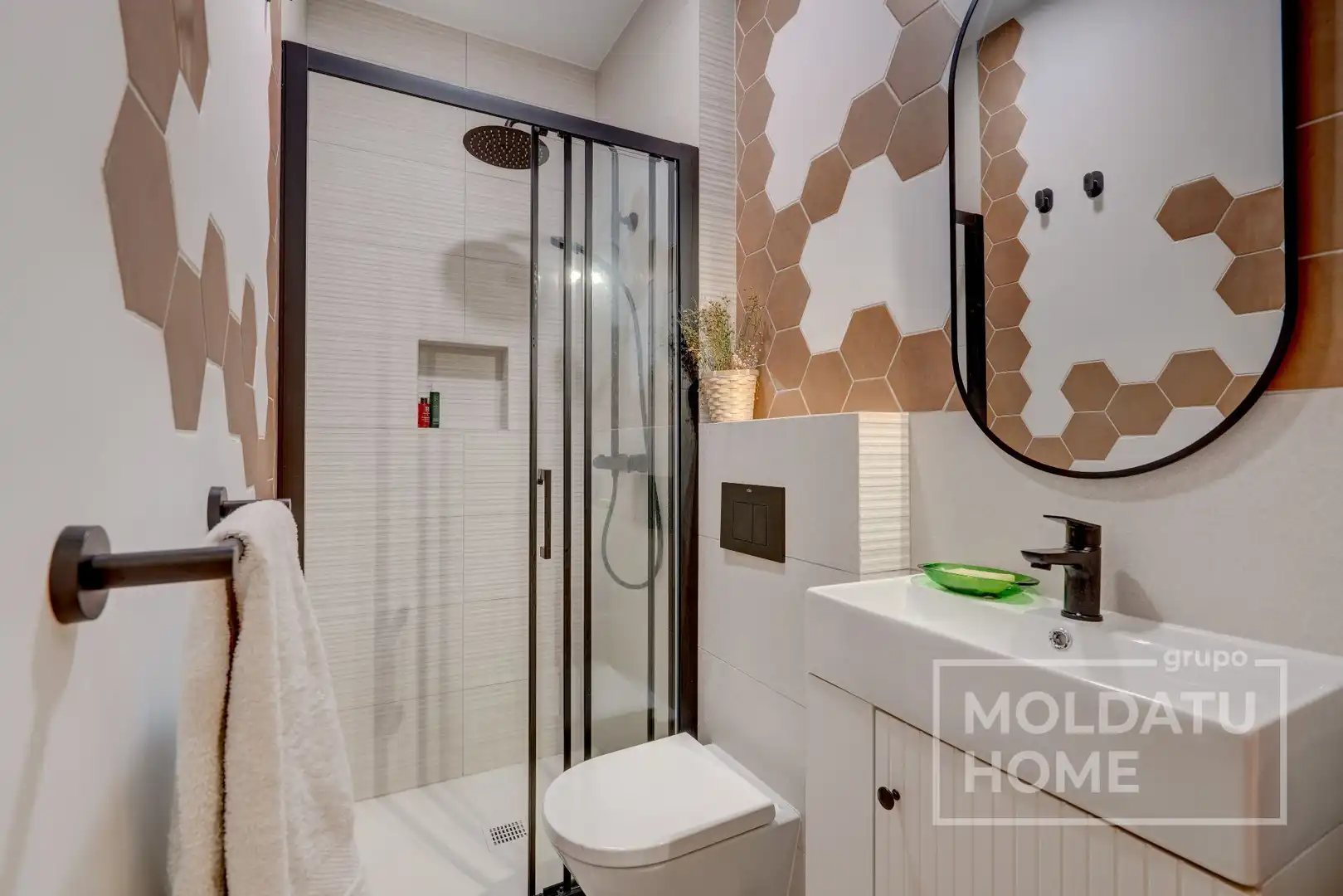 Bathroom of Flat for sale in Donostia - San Sebastián   with Air Conditioner and Heating