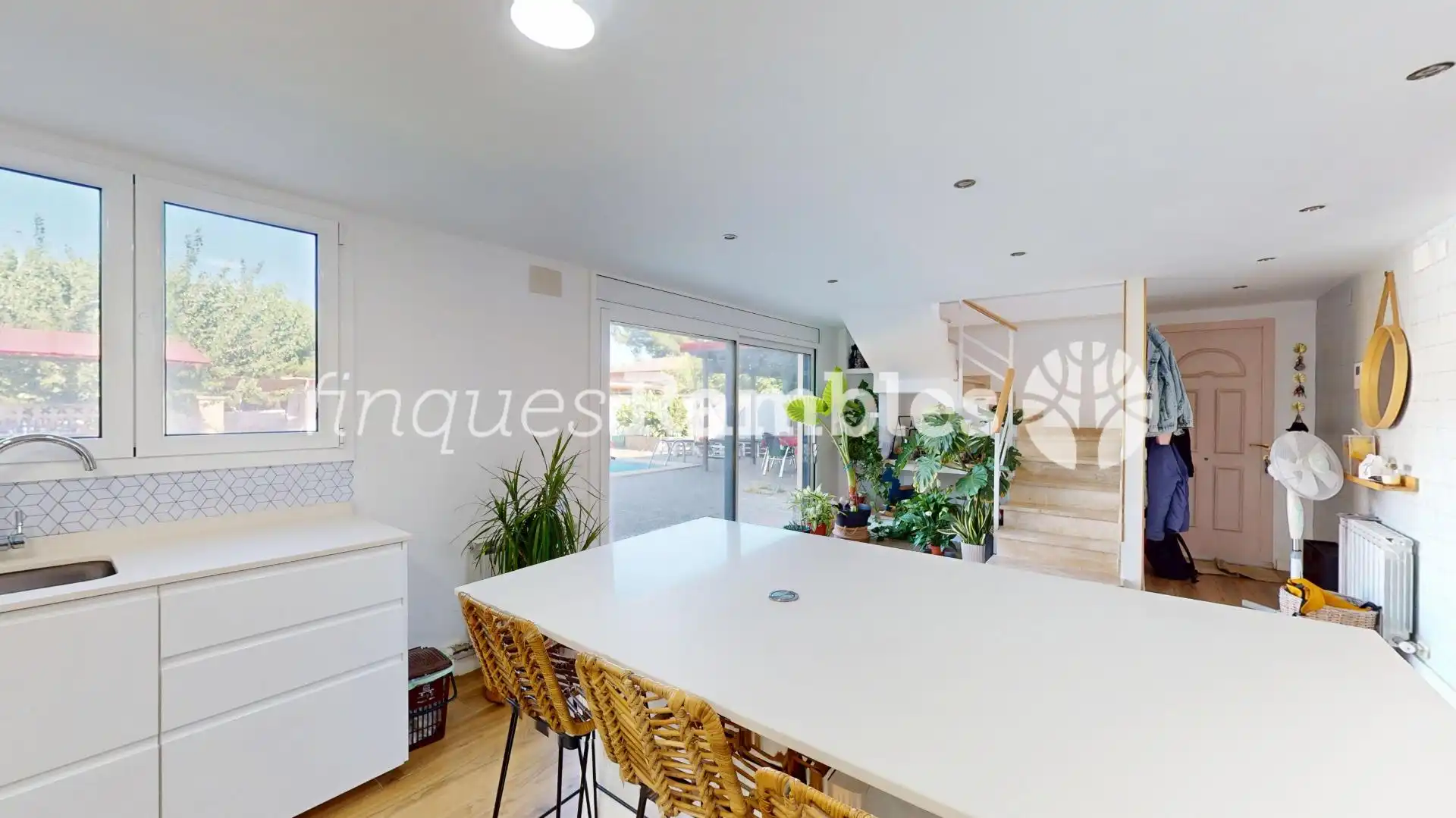 Vista exterior de Casa o chalet en venta en La Torre de Claramunt con Calefacción, Jardín privado y Parquet