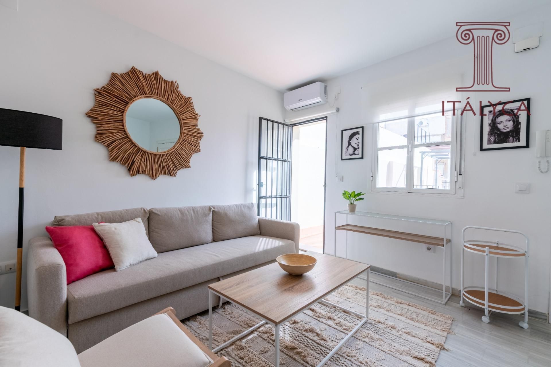 Living room of Attic for sale in  Sevilla Capital  with Air Conditioner and Terrace