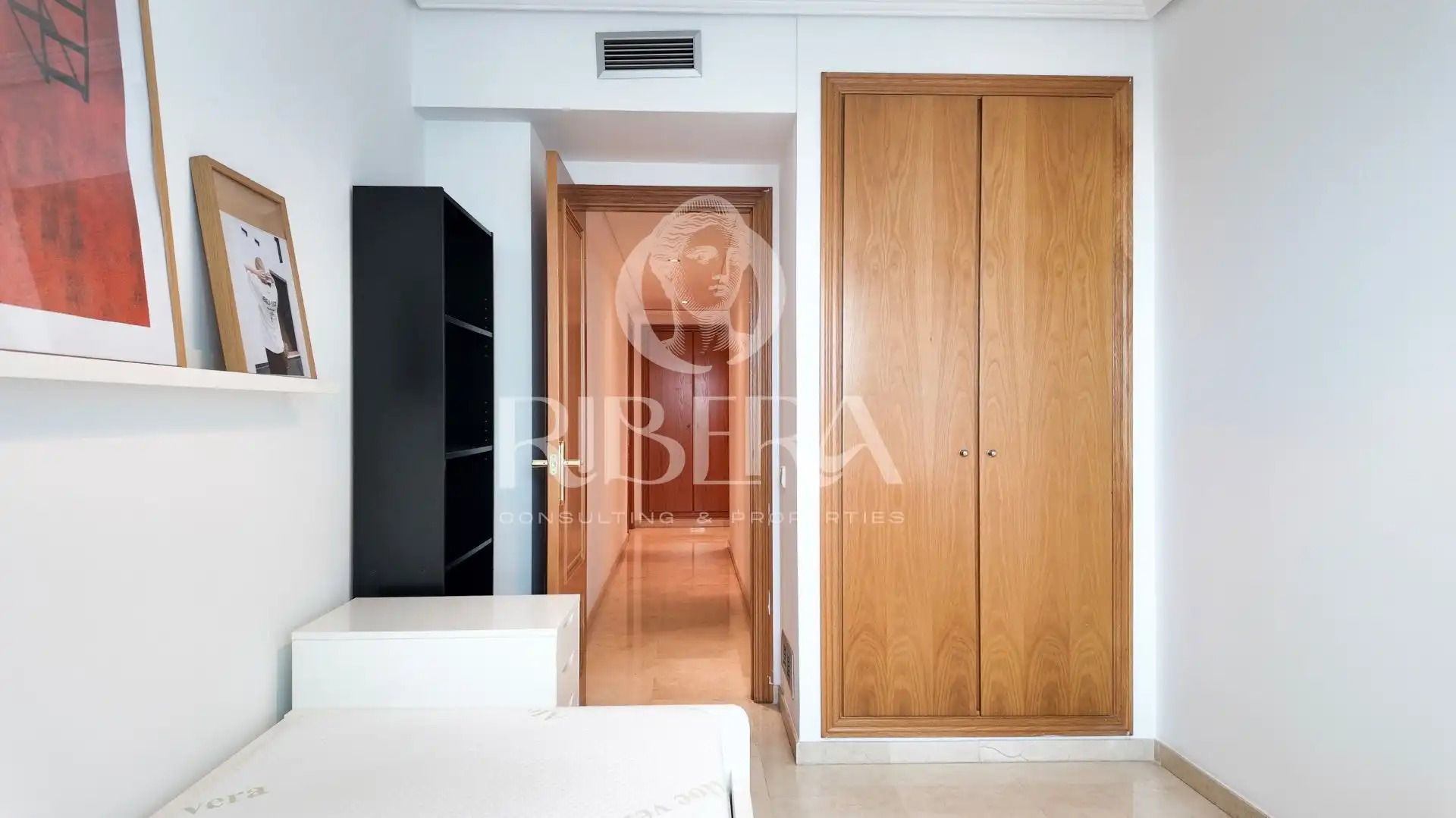 Schlafzimmer von Wohnung zur Miete in Valencia mit Klimaanlage, Heizung und Terrasse
