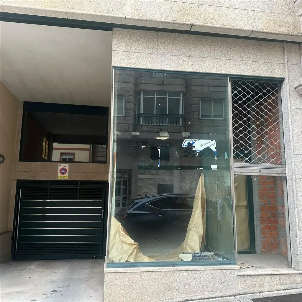 Local comercial en venda a Lalín, imagen 4