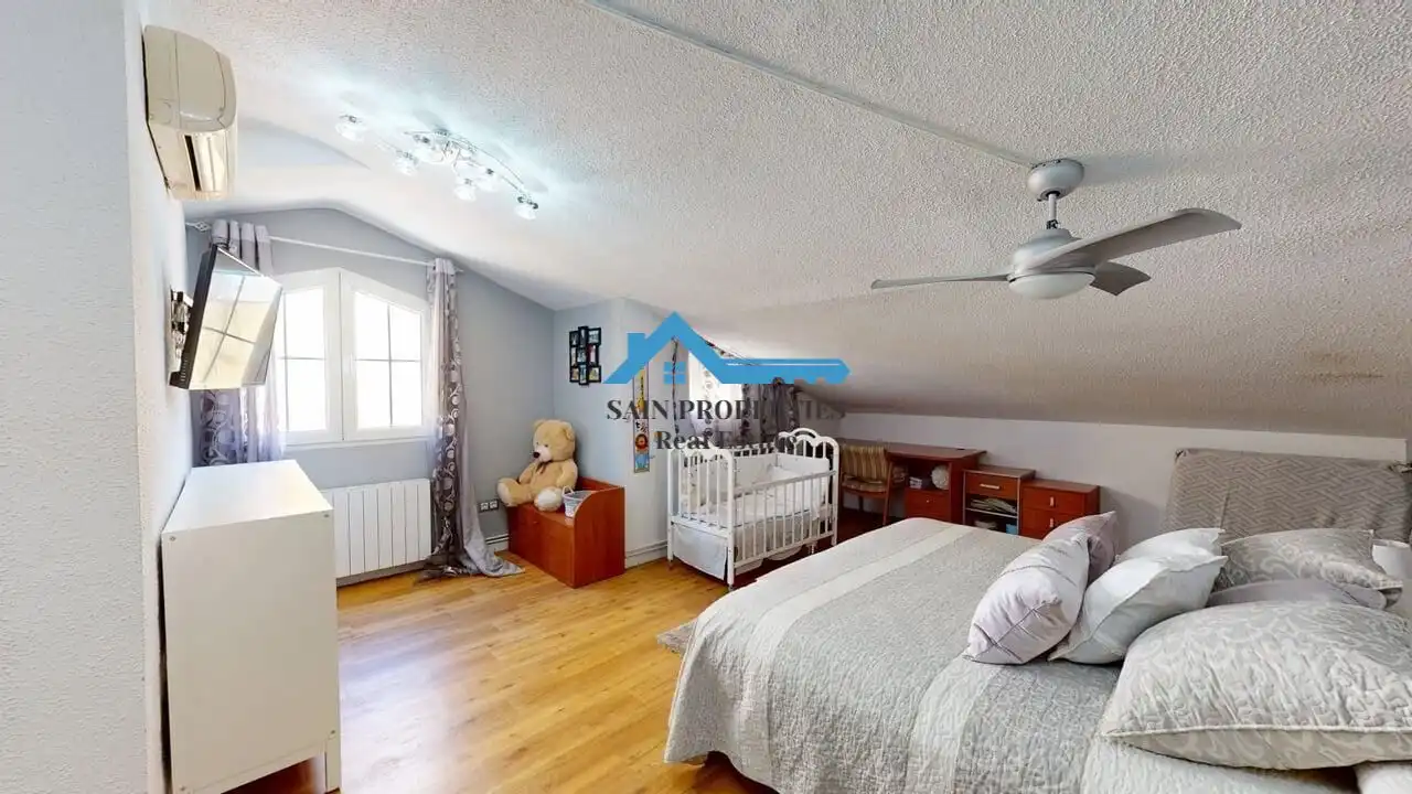 Casa aparellada amb terrassa en venda a Varadero, imagen 23