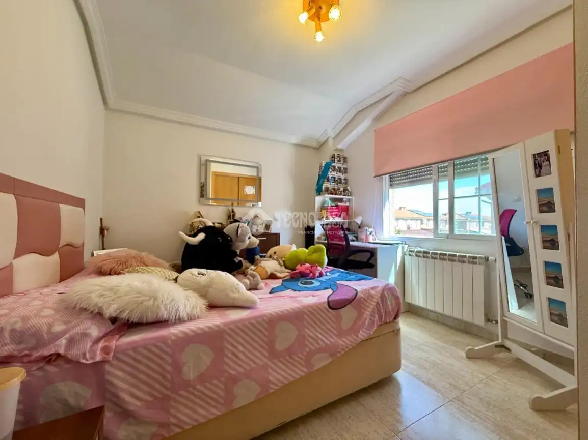 Habitación de Casa adosada en venta en Alovera con Aire acondicionado