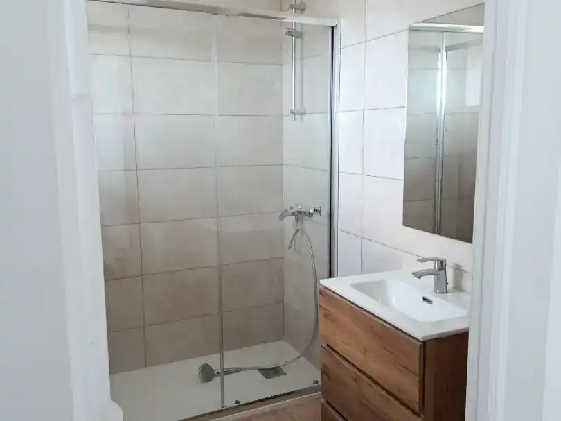Badezimmer von Wohnung zur Miete in Udías mit Privatgarten und Möbliert