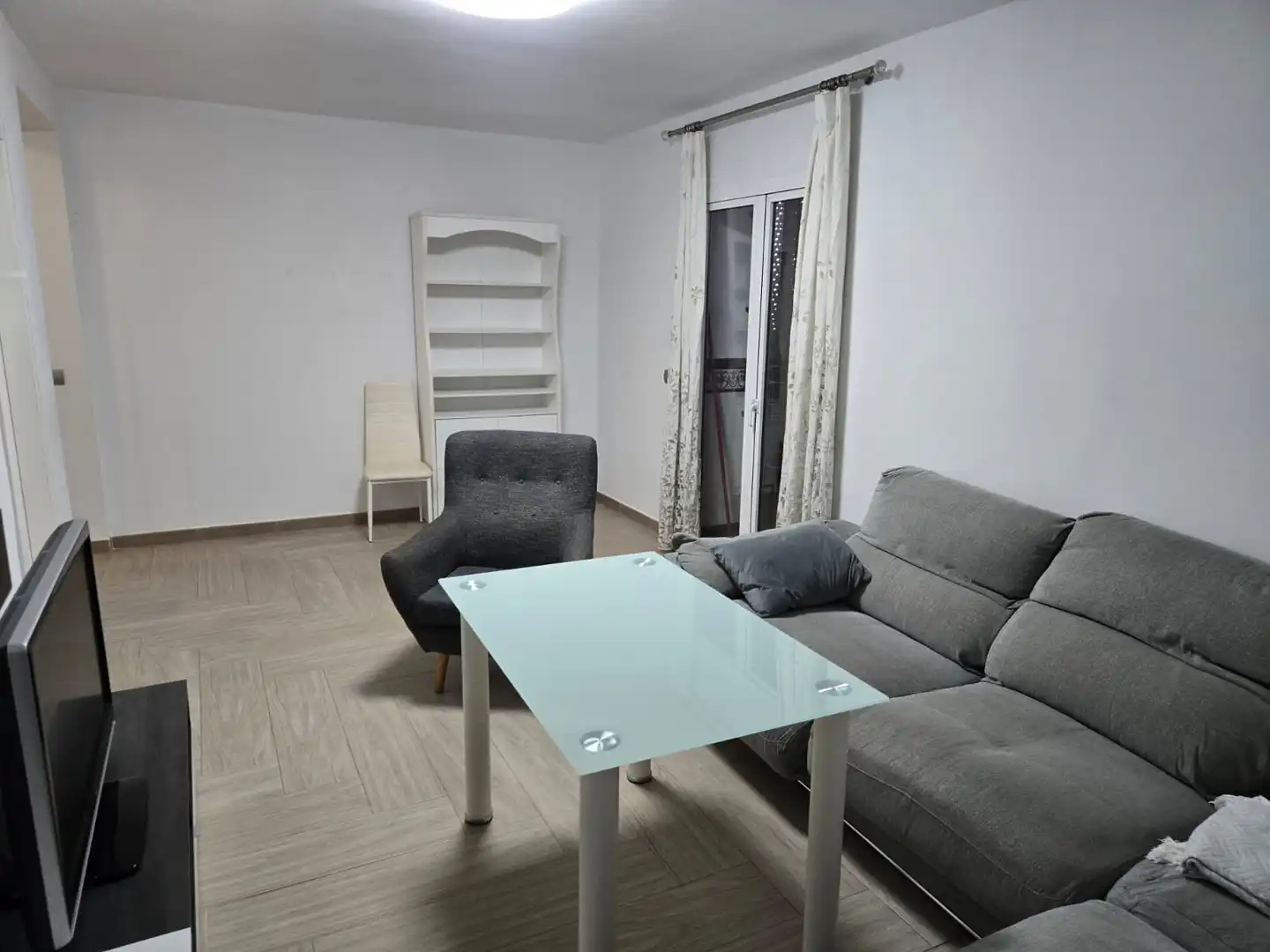 Living room of Flat for rent in Sevilla  with Air Conditioner, Terrace and Furnished