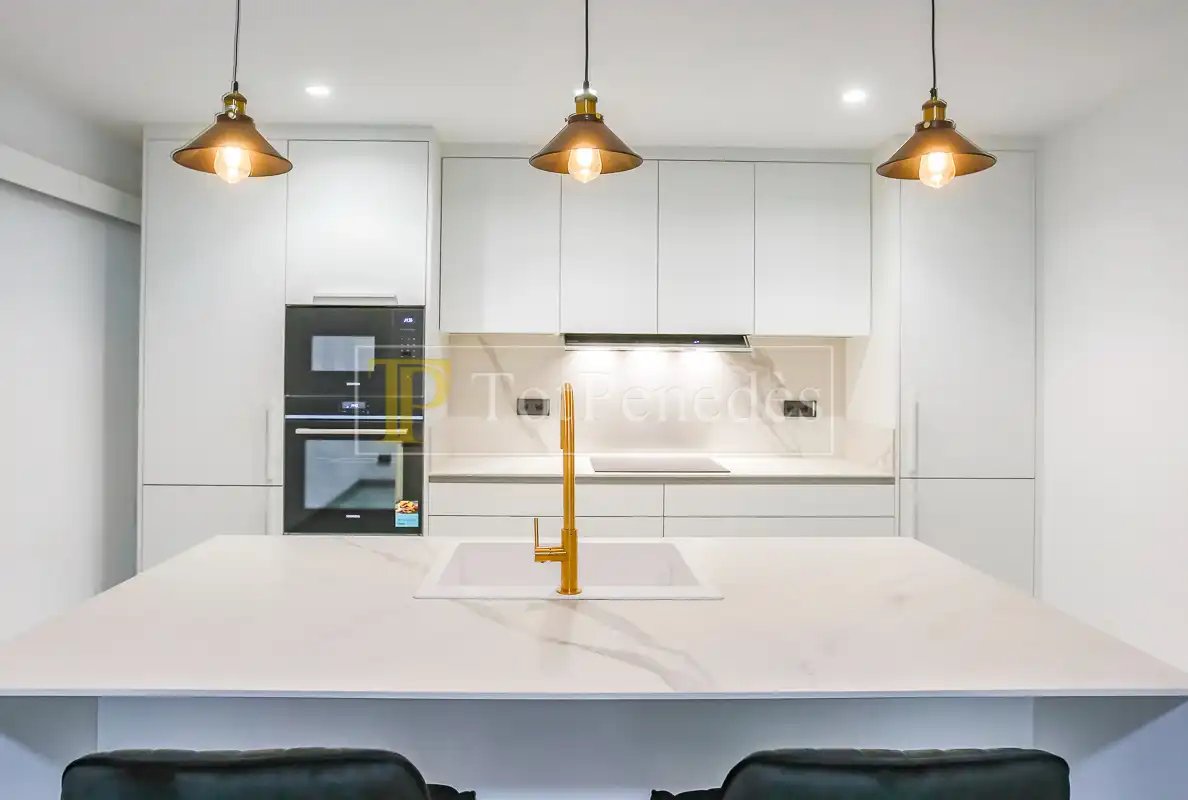 Cocina de Planta baja en venta en Vilanova i la Geltrú con Aire acondicionado y Calefacción