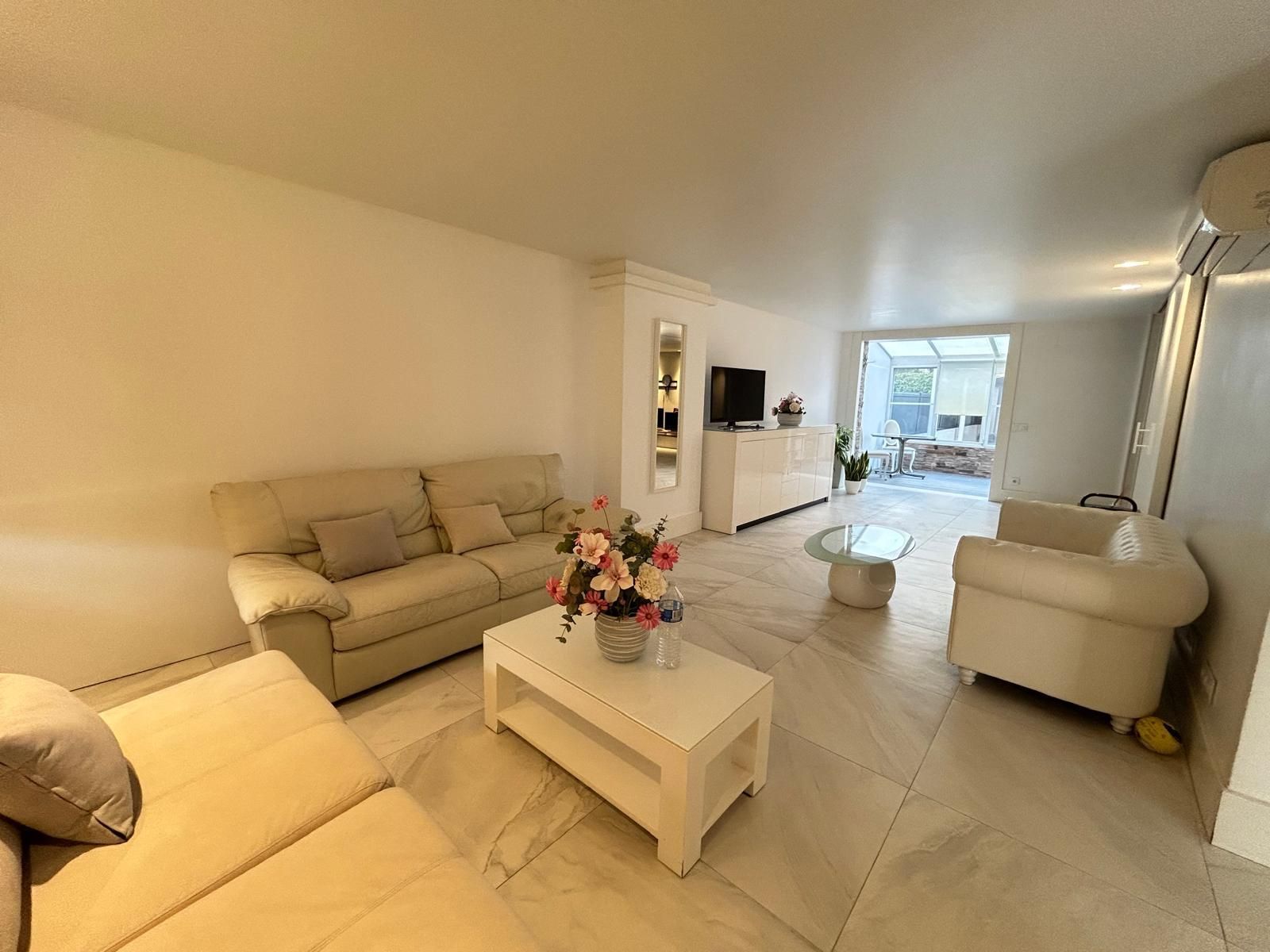Living room of Single-family semi-detached for sale in Valdemoro  with Air Conditioner, Heating and Private garden