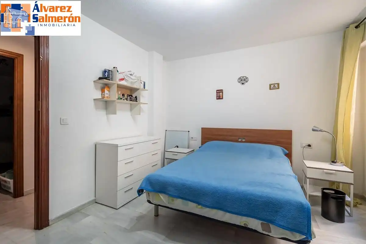 Bedroom of Flat for sale in Granada  with Heating and Storage room