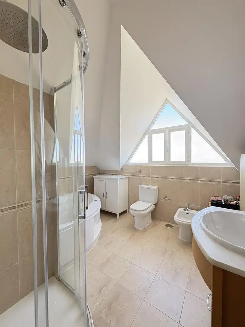 Badezimmer von Maisonette zur Miete in Torrelodones mit Klimaanlage, Heizung und Terrasse