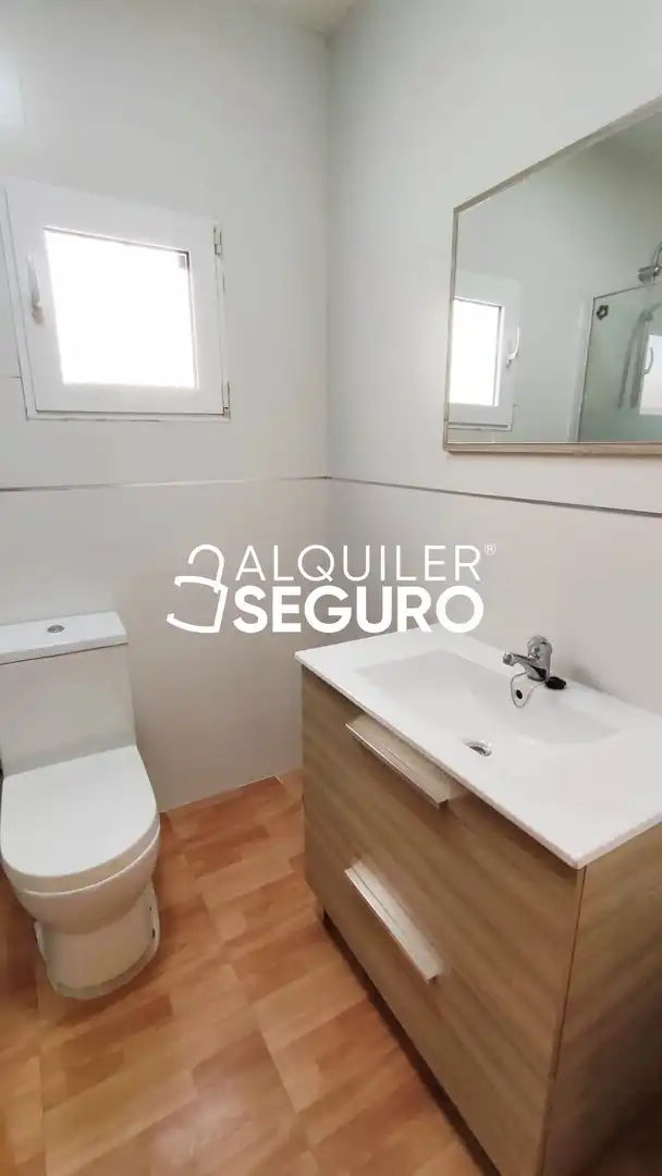 Bathroom of Flat for rent in Ontinyent  with Air Conditioner, Terrace and Storage room