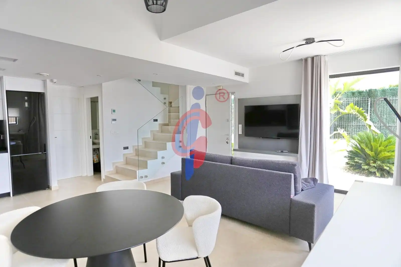 Sala d'estar de Casa adosada en venda en Guardamar del Segura amb Aire condicionat, Jardí privat i Terrassa