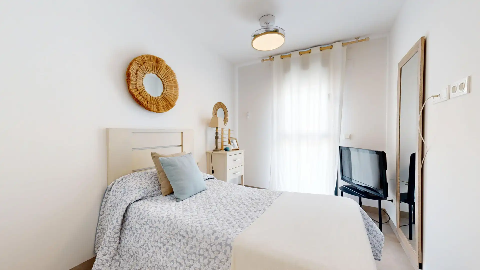 Habitación de Apartamento en venta en Fuengirola con Aire acondicionado, Terraza y Piscina