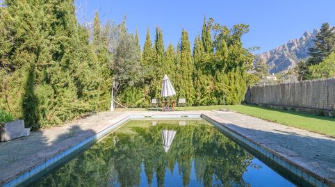 Casa con 1.774 m de parcela, piscina y pista de tenis a los pies de Montserrat