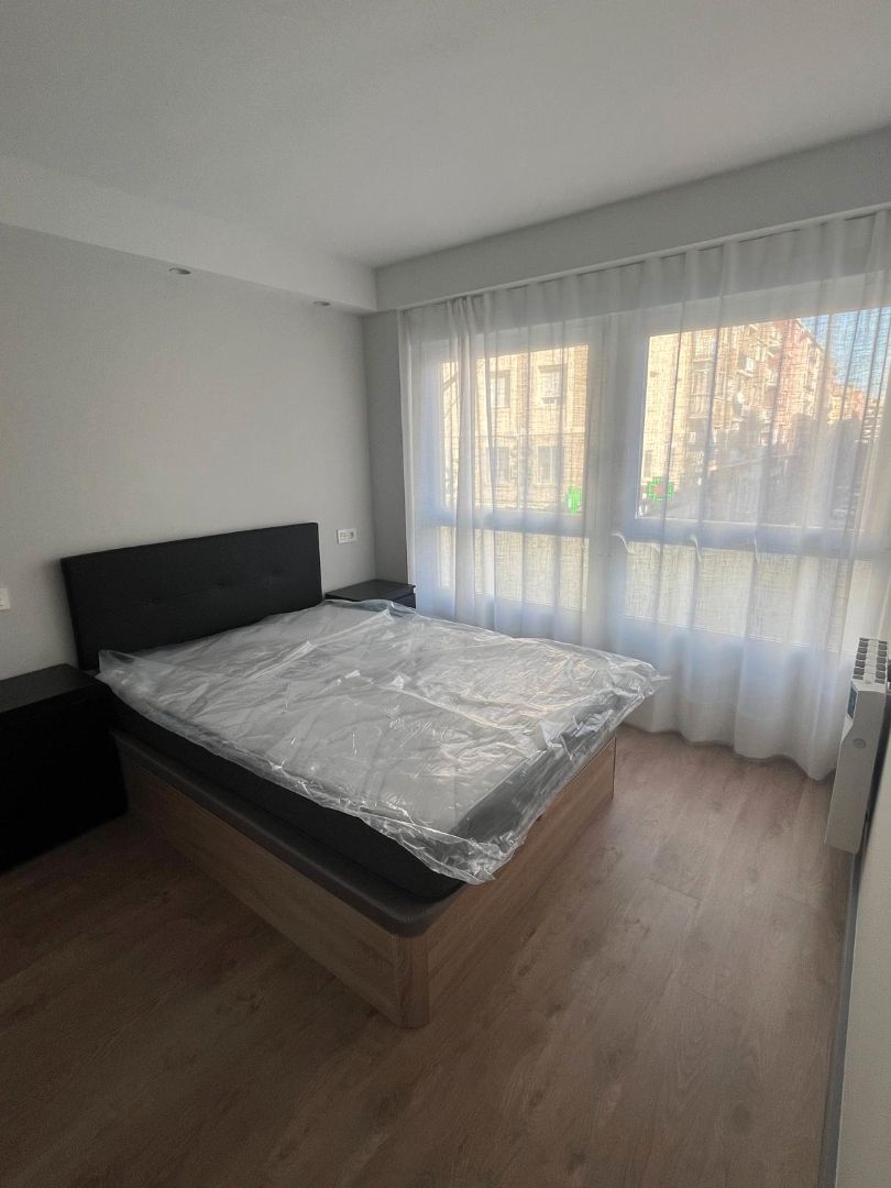 Dormitori de Pis de lloguer en  Zaragoza Capital amb Calefacció, Parquet i Moblat