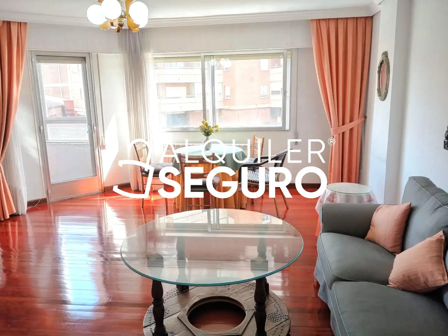 Sala d'estar de Pis de lloguer en Valladolid amb Calefacció, Terrassa i Moblat