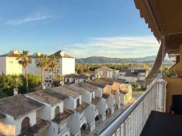 Außenansicht von Wohnung zur Miete in Miramar mit Klimaanlage, Schwimmbad und Balkon