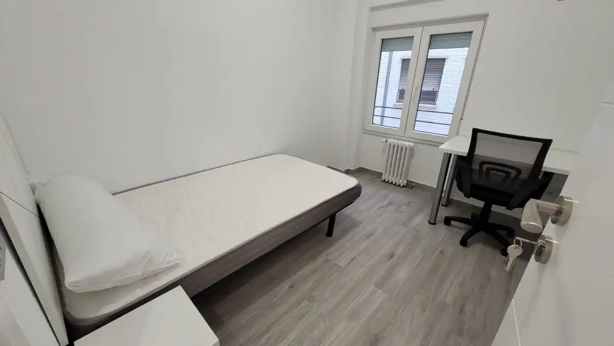 Schlafzimmer von Wohnung zur Miete in Salamanca mit Heizung, Möbliert und Balkon