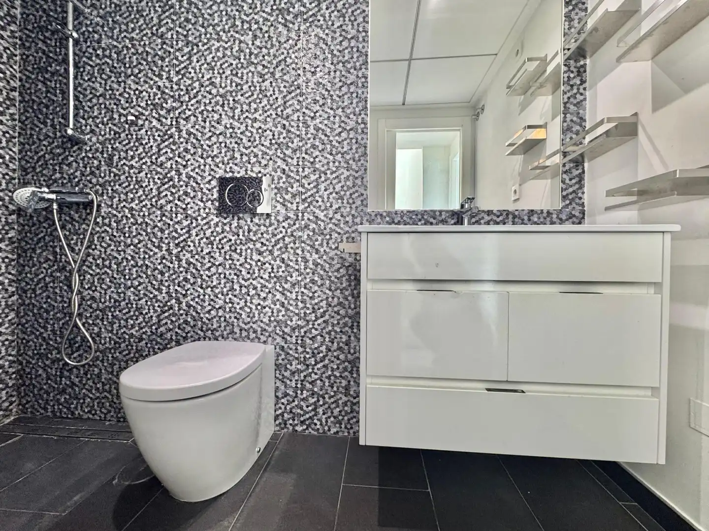 Baño de Casa adosada en venta en Torrevieja con Jardín privado, Terraza y Balcón