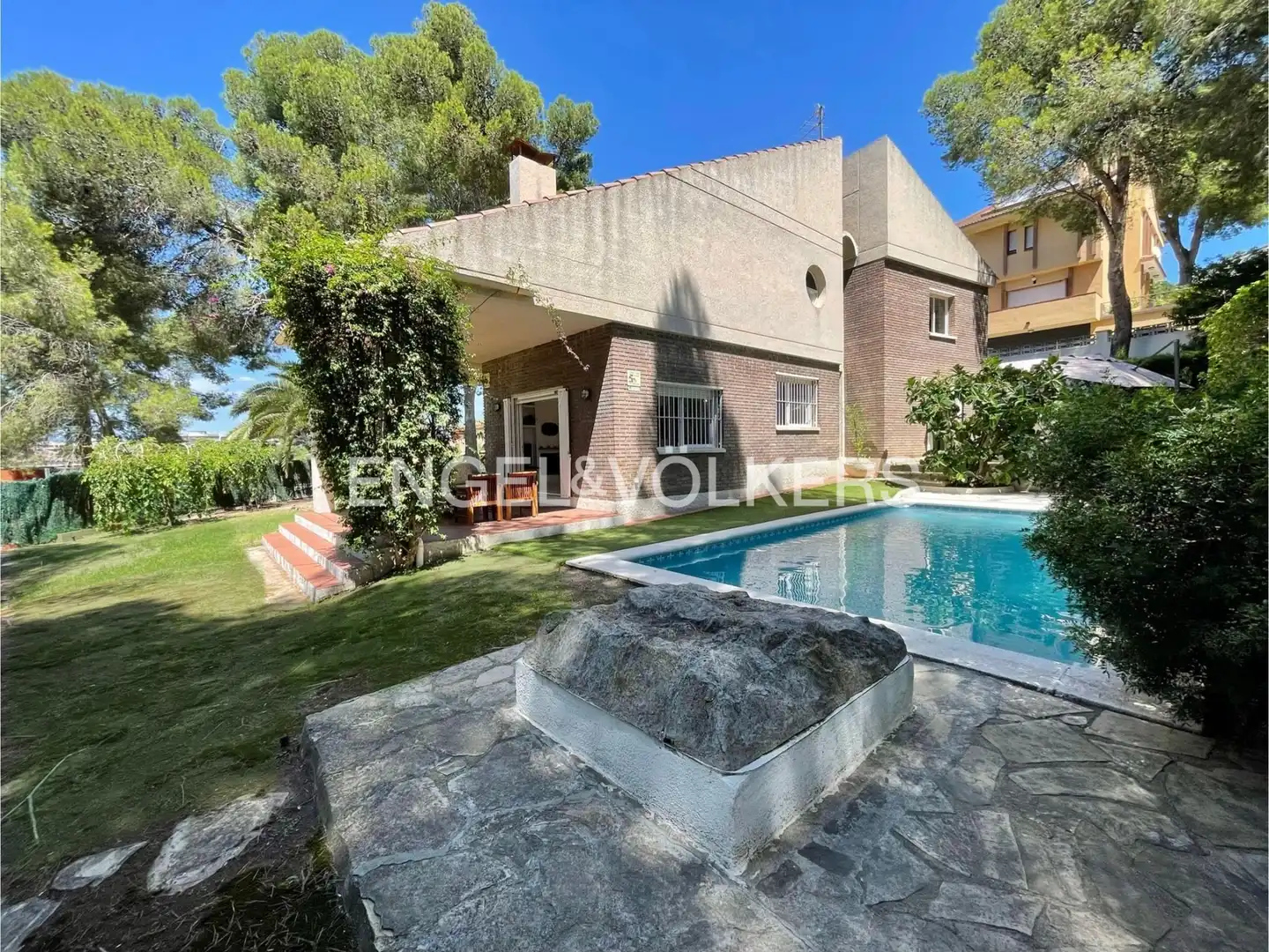 Vista exterior de Casa o xalet en venda en Salou amb Aire condicionat, Calefacció i Jardí privat