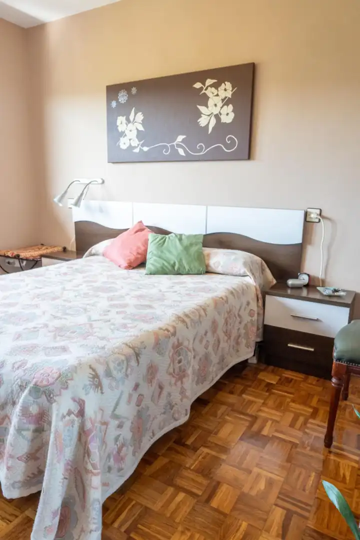 Dormitori de Casa o xalet en venda en Gijón  amb Calefacció, Jardí privat i Terrassa