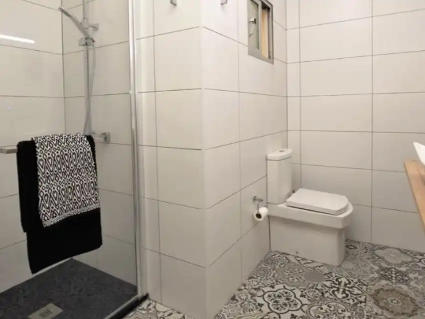 Bathroom of Flat for rent in Estepona  with Air Conditioner, Heating and Parquet flooring