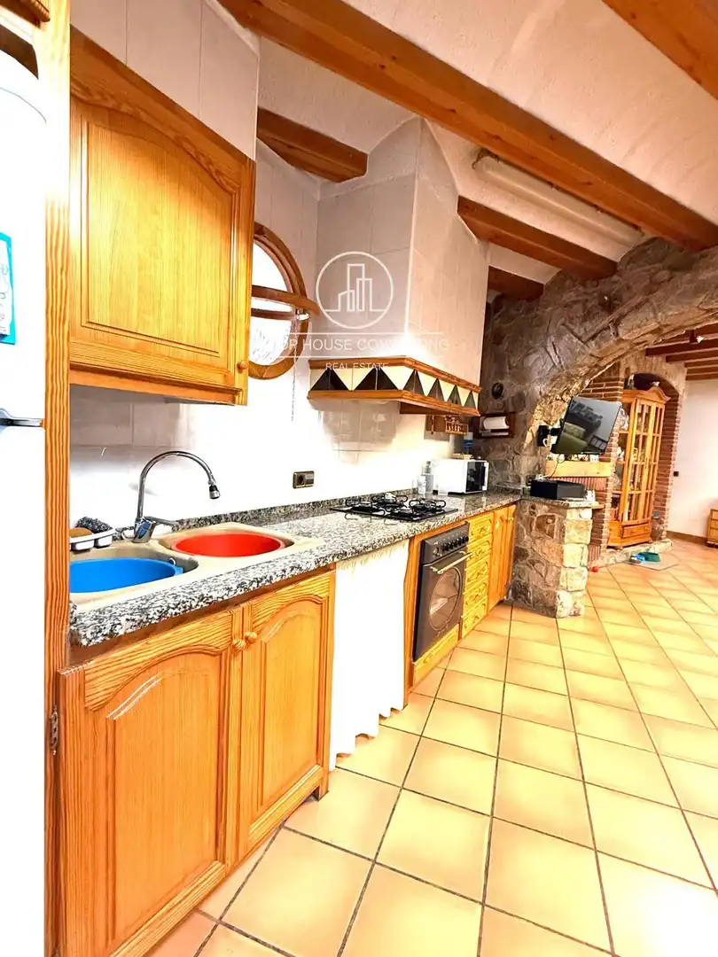 Cuina de Casa o xalet en venda en Arenys de Munt amb Calefacció, Terrassa i Moblat