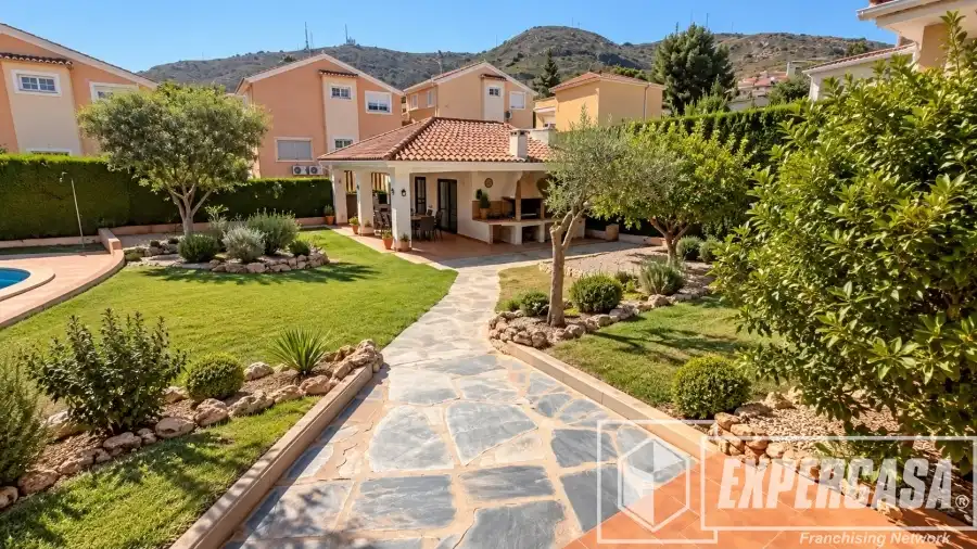 Detached house with pool for sale in Sierra Perenchiza - Cumbres de Calicanto - Sto Domingo
