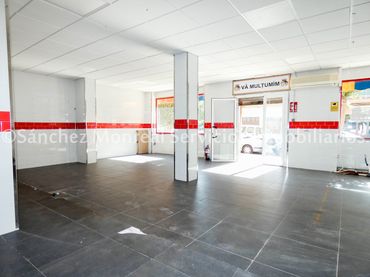 Local comercial en venta en Calle Juan Bautista de la Concepción